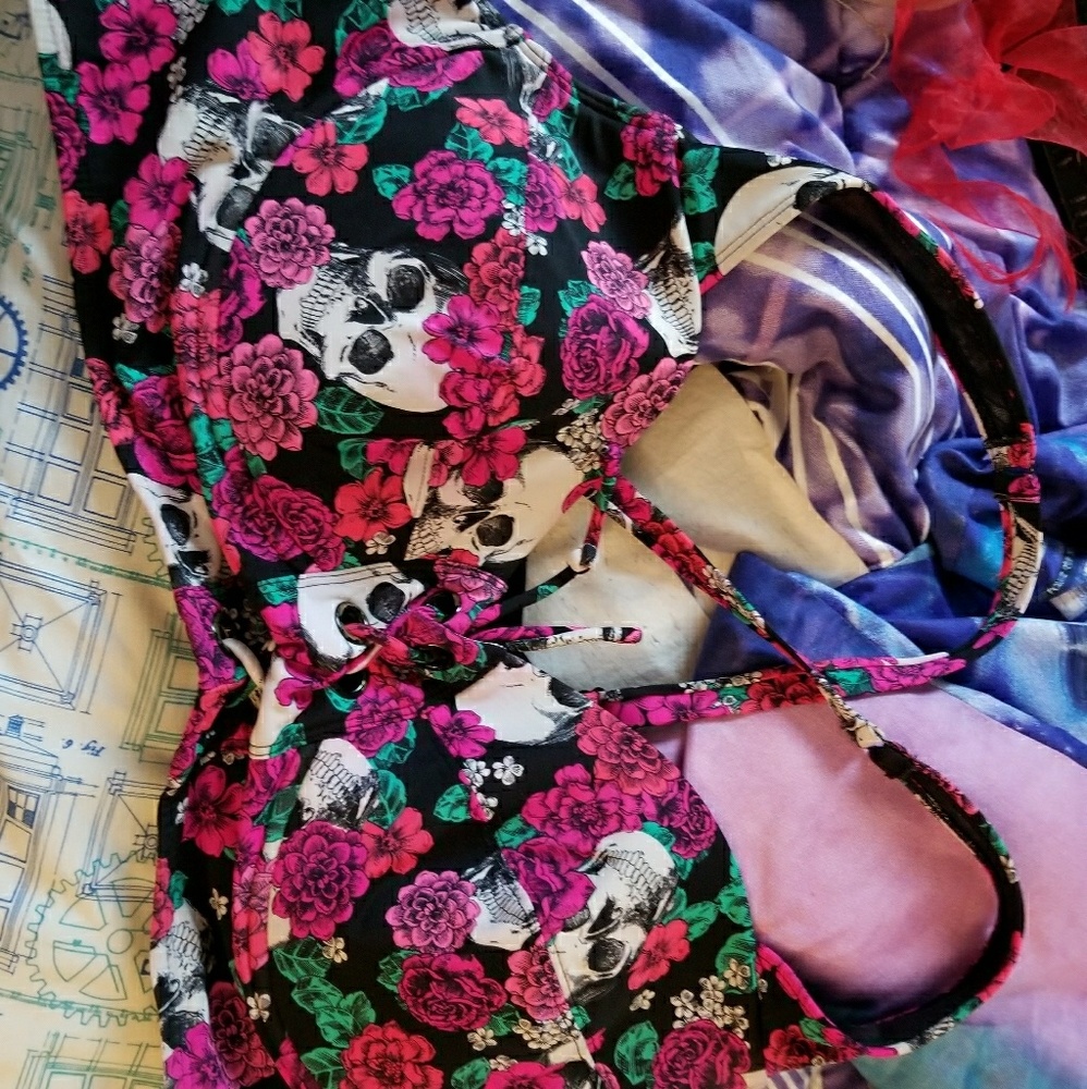 Torrid skull swim top size 3